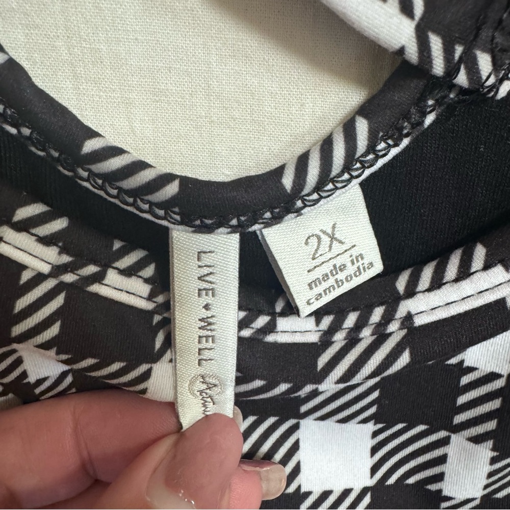 Beautiful Cato Live Well Active TOP 2X Pull Over Sleeveless Black & White - NWT - Picture 4 of 5